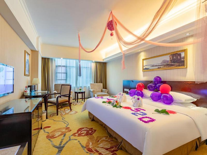 Vienna Hotel Baoan Liutang Xin'an  Exterior photo